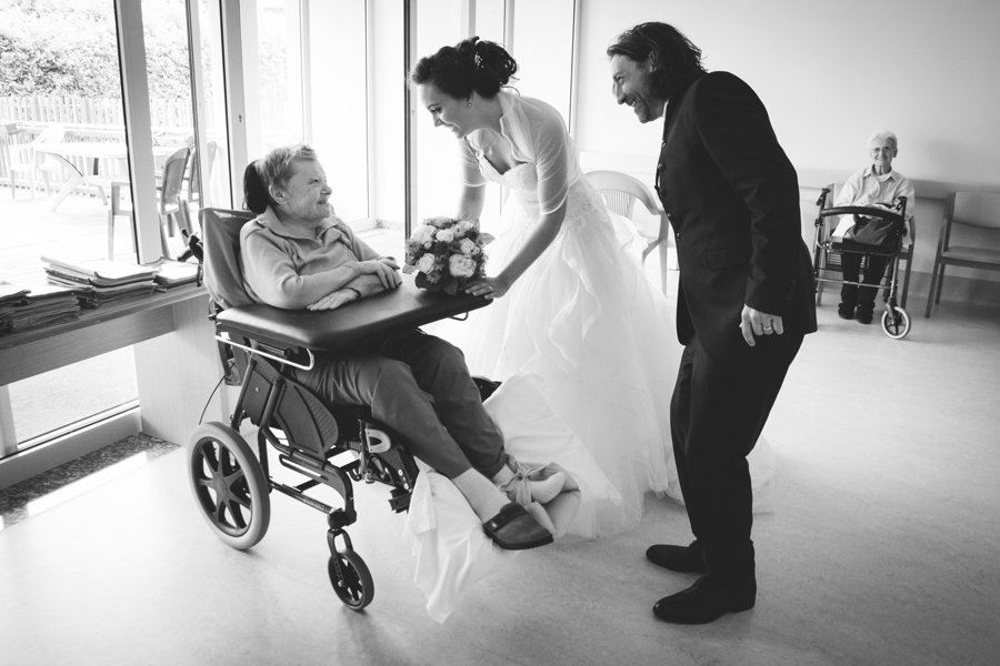 Visita Alla Nonna In Rsa Nel Giorno Del Matrimonio