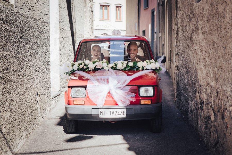 Gli Sposi In Via Penagia Su Una Fiat 126