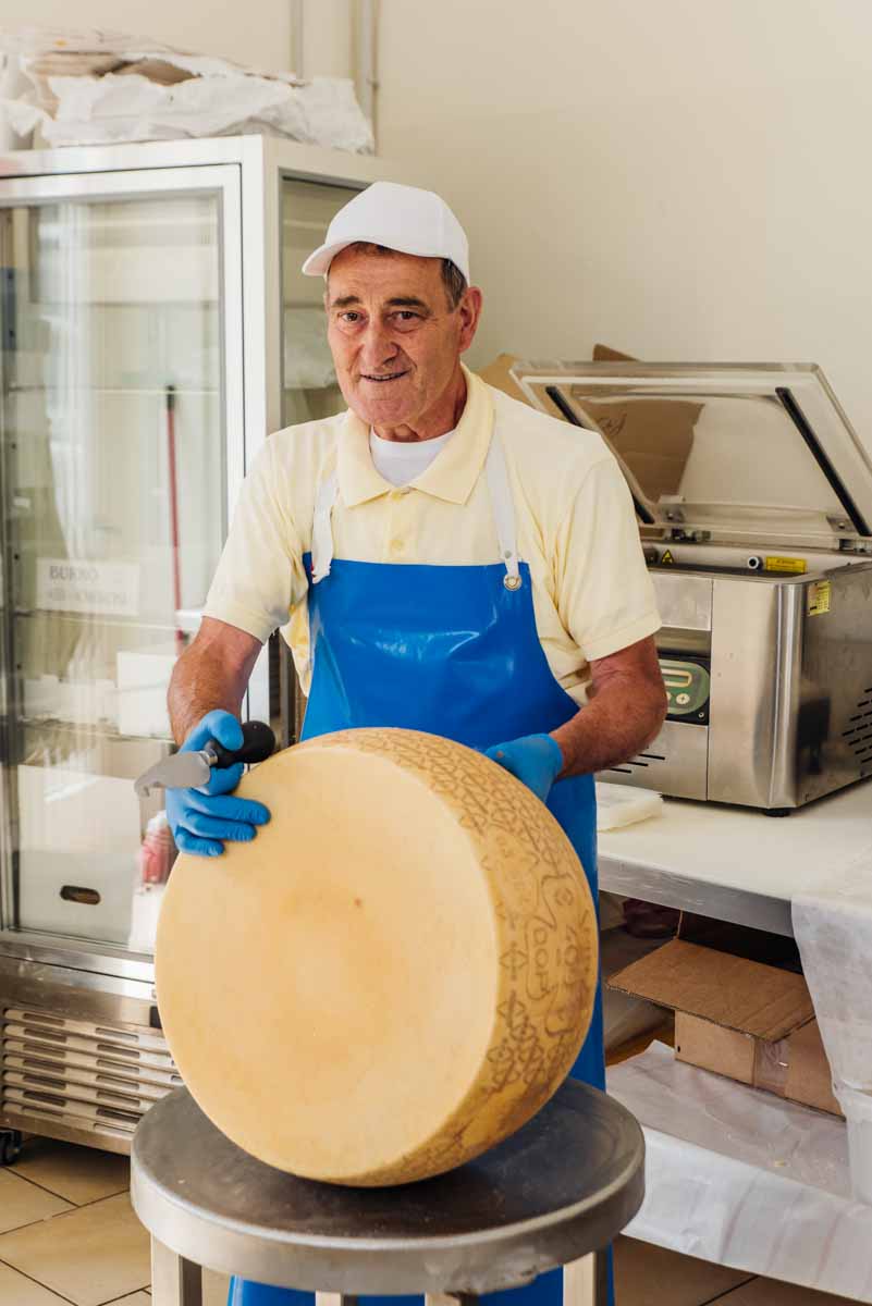 grana_padano_insieme_magazine_photographs_farming_dairy-85 grana_padano_insieme_magazine_photographs_farming_dairy