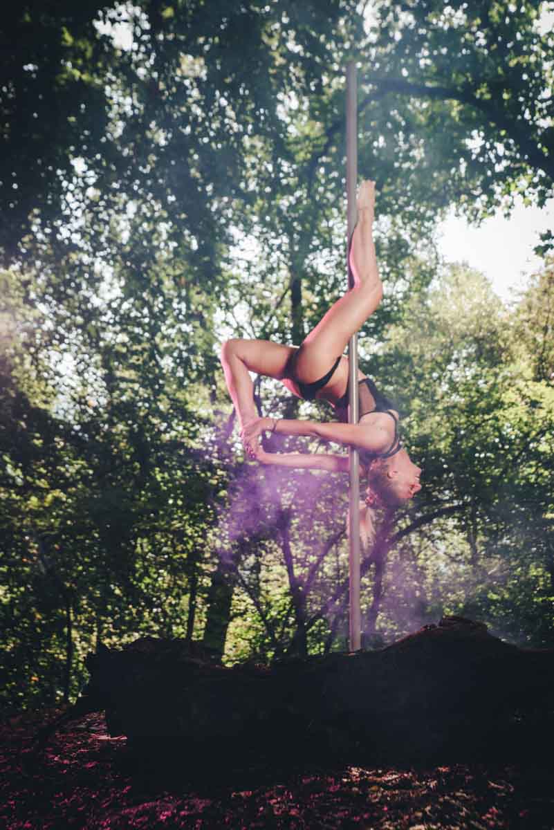 pole_talent_academy_wood_shooting_photographer_como-11 pole_dance_talent_academy_foto_fotografo_como_shooting_ballerina_bosco_como_schignano_valle_intelvi