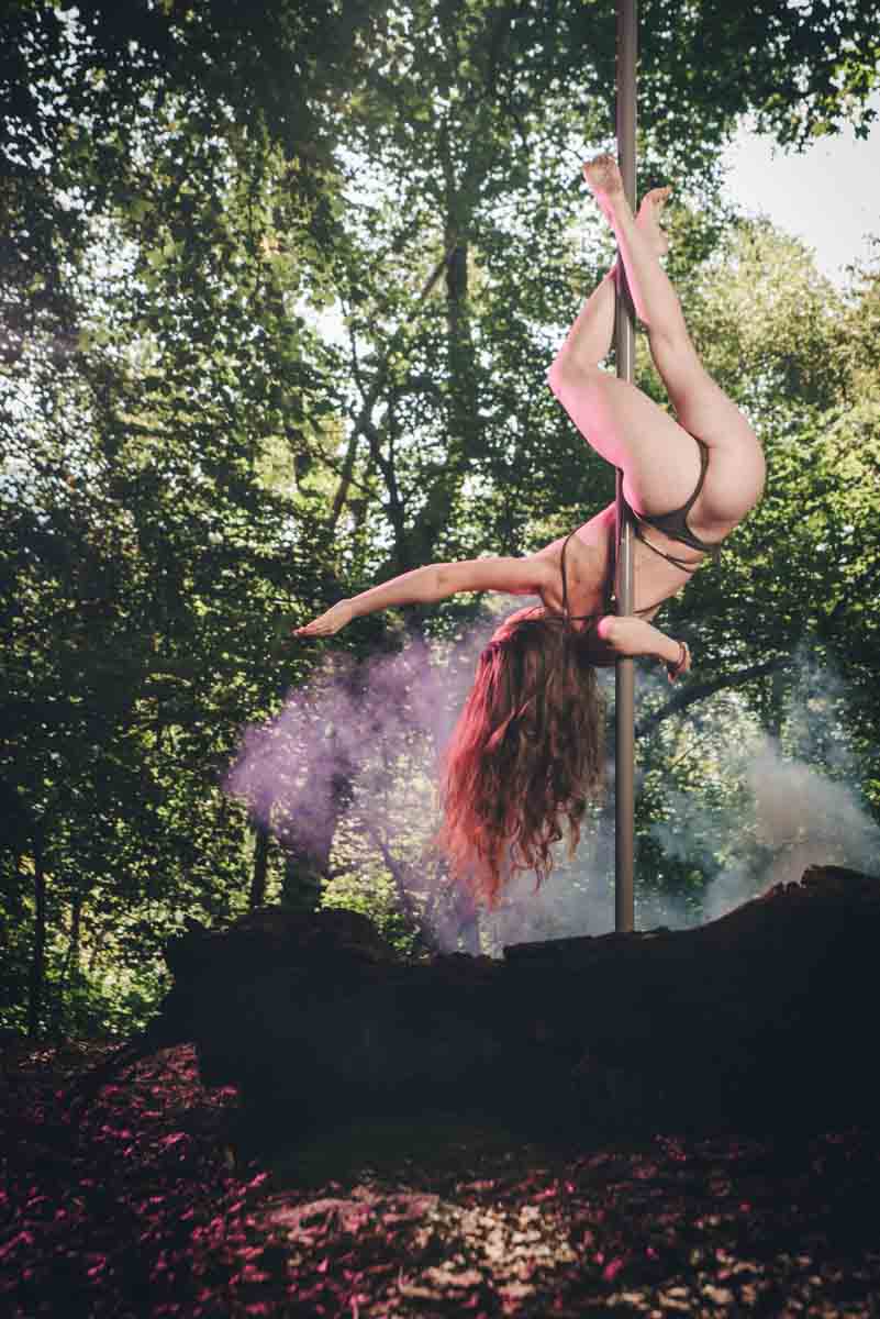 pole_talent_academy_wood_shooting_photographer_como-12 pole_dance_talent_academy_foto_fotografo_como_shooting_ballerina_bosco_como_schignano_valle_intelvi