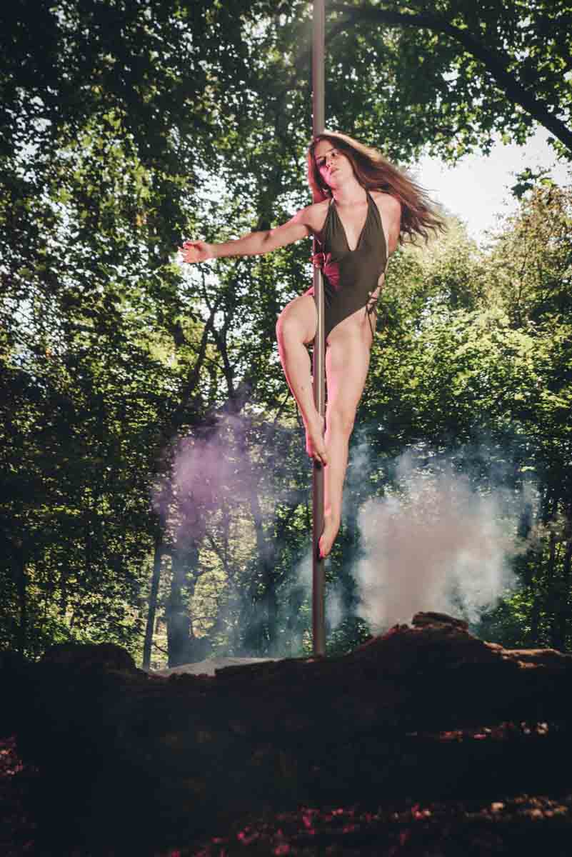 pole_talent_academy_wood_shooting_photographer_como-15 pole_dance_talent_academy_foto_fotografo_como_shooting_ballerina_bosco_como_schignano_valle_intelvi