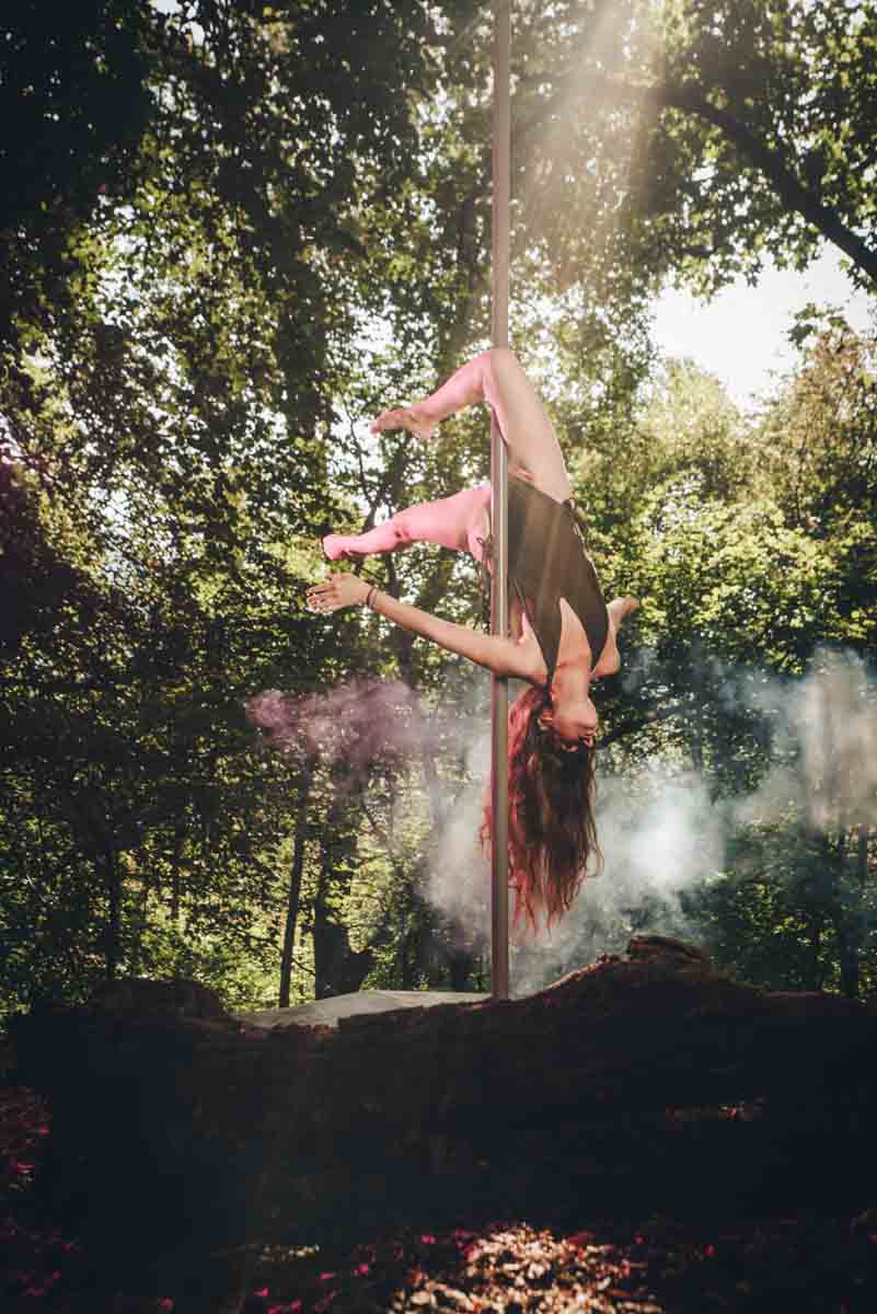 pole_talent_academy_wood_shooting_photographer_como-16 pole_dance_talent_academy_foto_fotografo_como_shooting_ballerina_bosco_como_schignano_valle_intelvi