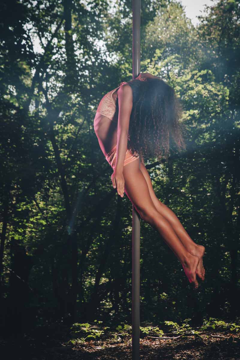 pole_talent_academy_wood_shooting_photographer_como-18 pole_dance_talent_academy_foto_fotografo_como_shooting_ballerina_bosco_como_schignano_valle_intelvi