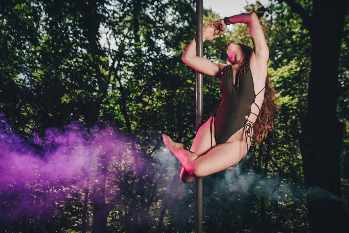 pole_talent_academy_wood_shooting_photographer_como-2 pole_dance_talent_academy_foto_fotografo_como_shooting_ballerina_bosco_como_schignano_valle_intelvi