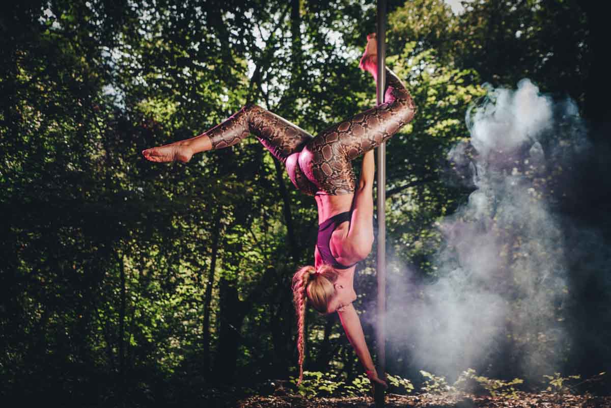 pole_talent_academy_wood_shooting_photographer_como-23 pole_dance_talent_academy_foto_fotografo_como_shooting_ballerina_bosco_como_schignano_valle_intelvi