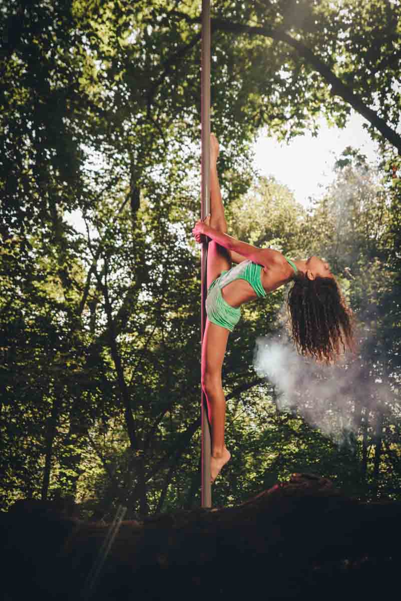 pole_talent_academy_wood_shooting_photographer_como-24 pole_dance_talent_academy_foto_fotografo_como_shooting_ballerina_bosco_como_schignano_valle_intelvi