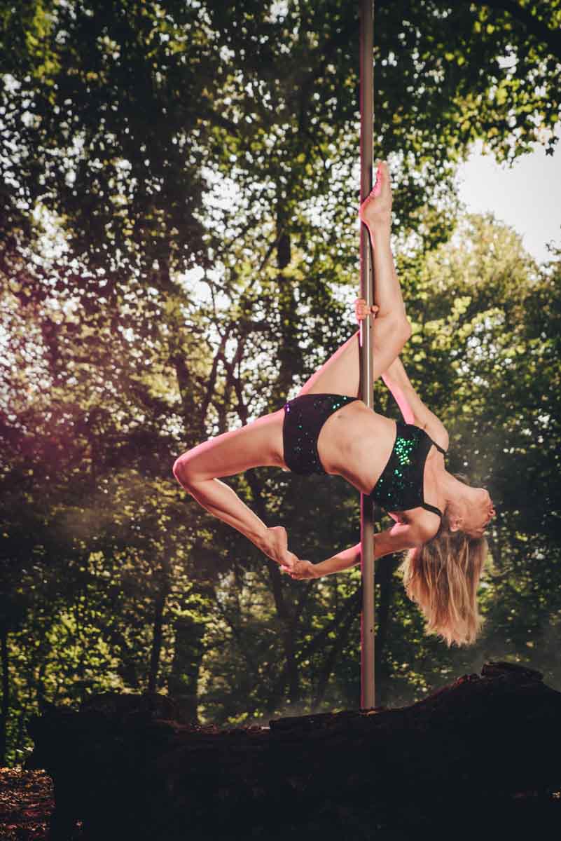 pole_talent_academy_wood_shooting_photographer_como-26 pole_dance_talent_academy_foto_fotografo_como_shooting_ballerina_bosco_como_schignano_valle_intelvi