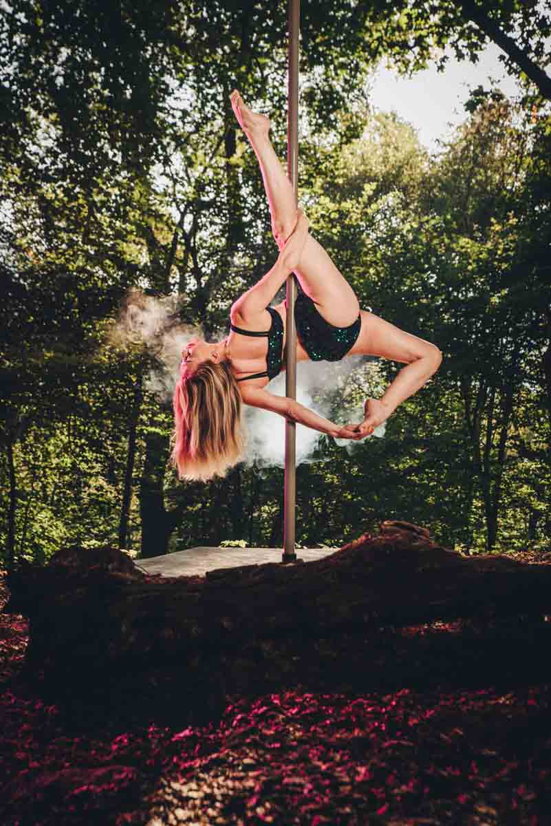 pole_talent_academy_wood_shooting_photographer_como-27 pole_dance_talent_academy_foto_fotografo_como_shooting_ballerina_bosco_como_schignano_valle_intelvi