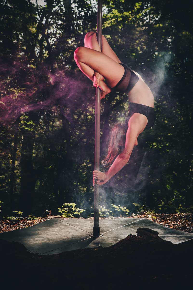 pole_talent_academy_wood_shooting_photographer_como-28 pole_dance_talent_academy_foto_fotografo_como_shooting_ballerina_bosco_como_schignano_valle_intelvi