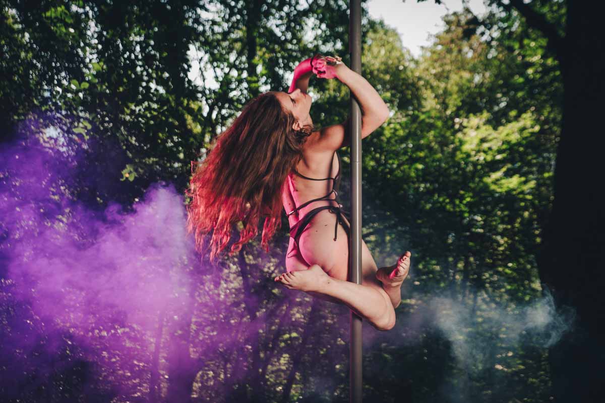 pole_talent_academy_wood_shooting_photographer_como-3 pole_dance_talent_academy_foto_fotografo_como_shooting_ballerina_bosco_como_schignano_valle_intelvi