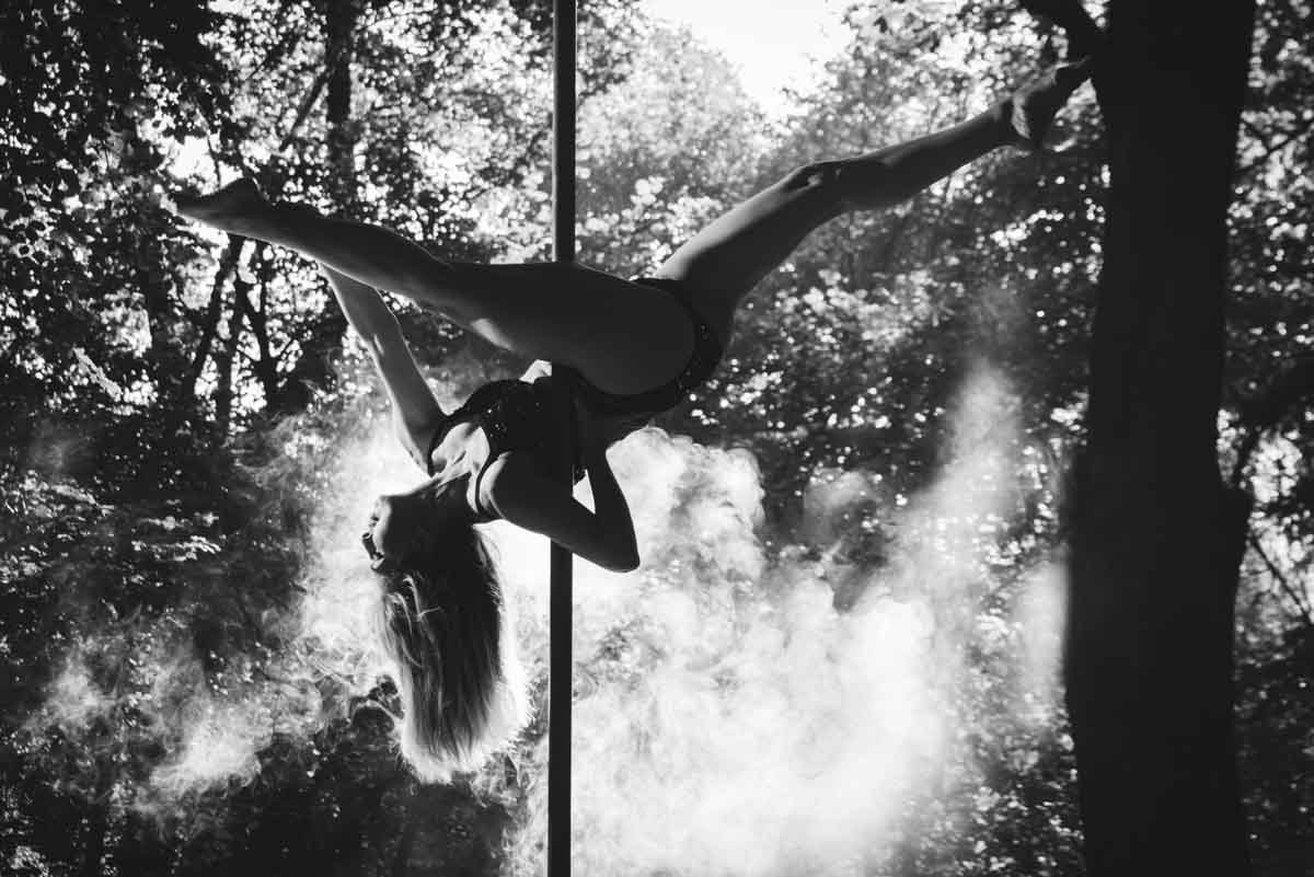 pole_talent_academy_wood_shooting_photographer_como-30 pole_dance_talent_academy_foto_fotografo_como_shooting_ballerina_bosco_como_schignano_valle_intelvi
