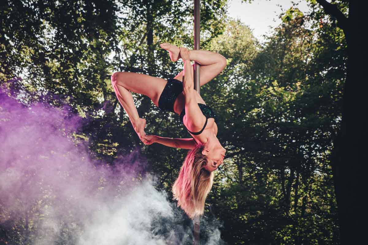 pole_talent_academy_wood_shooting_photographer_como-32 pole_dance_talent_academy_foto_fotografo_como_shooting_ballerina_bosco_como_schignano_valle_intelvi