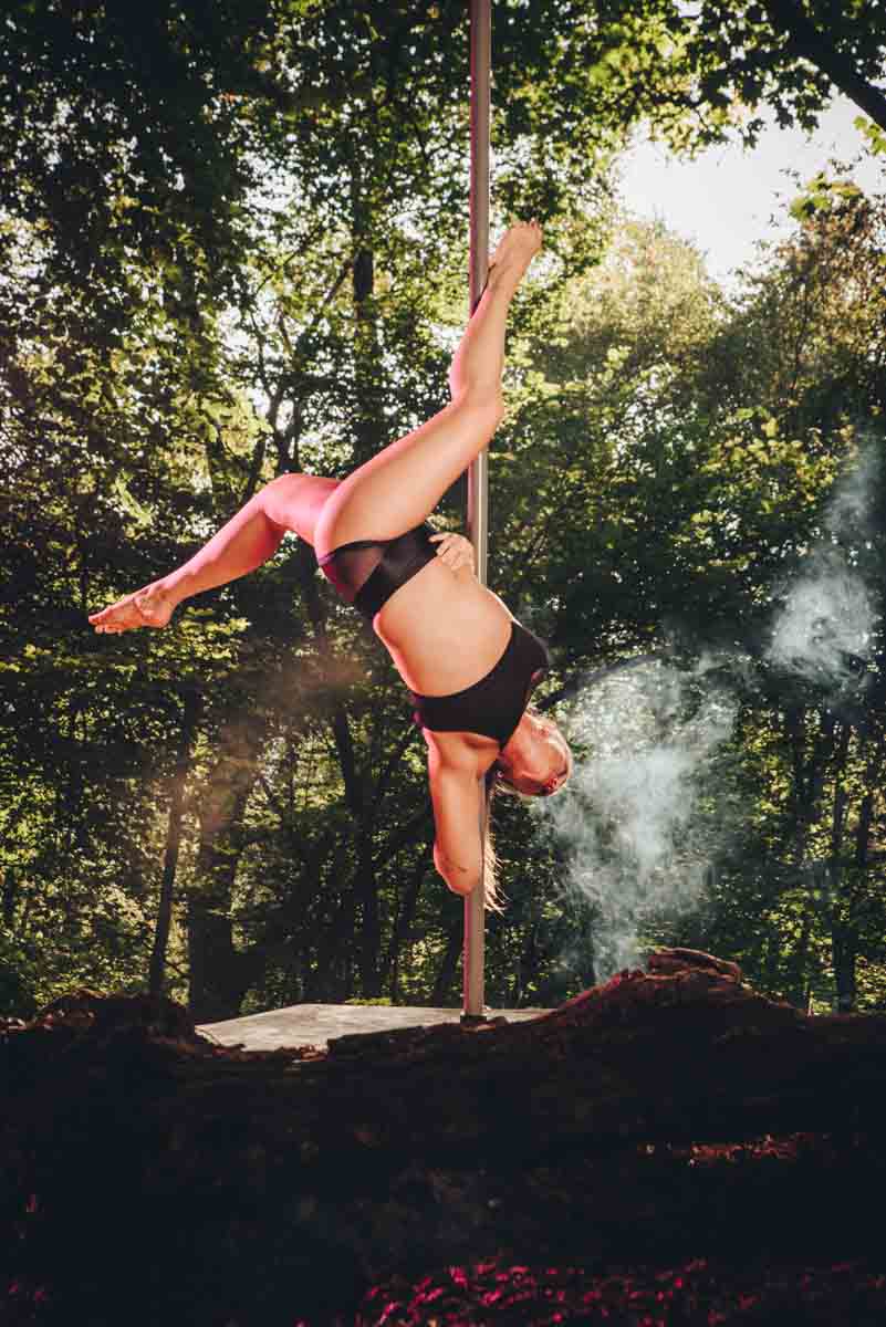 pole_talent_academy_wood_shooting_photographer_como-33 pole_dance_talent_academy_foto_fotografo_como_shooting_ballerina_bosco_como_schignano_valle_intelvi
