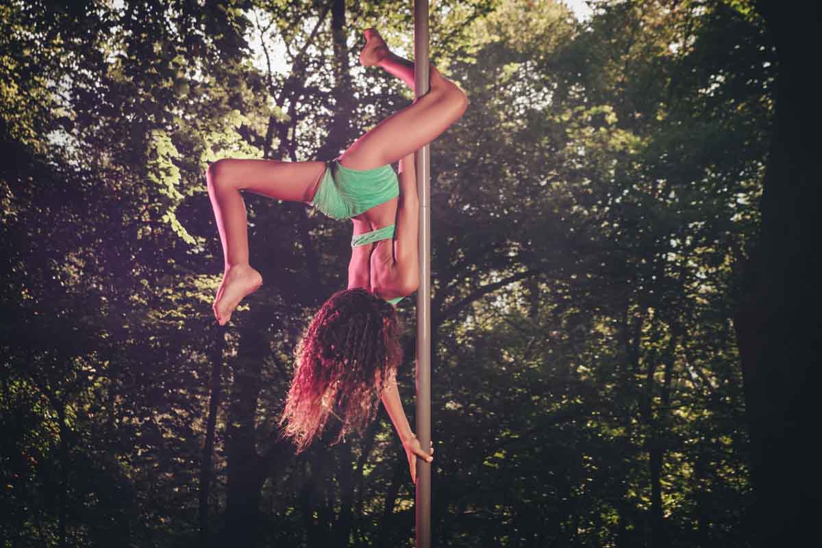 pole_talent_academy_wood_shooting_photographer_como-36 pole_dance_talent_academy_foto_fotografo_como_shooting_ballerina_bosco_como_schignano_valle_intelvi