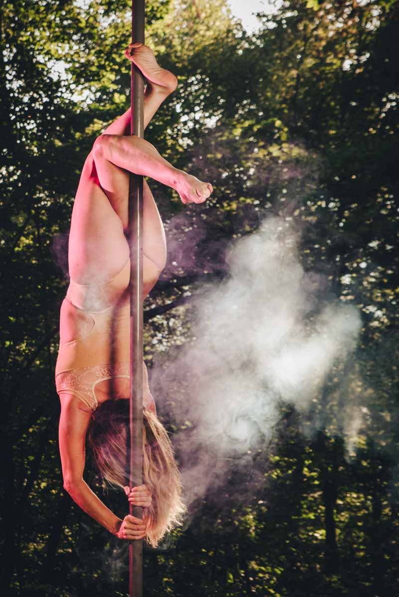 pole_talent_academy_wood_shooting_photographer_como-37 pole_dance_talent_academy_foto_fotografo_como_shooting_ballerina_bosco_como_schignano_valle_intelvi