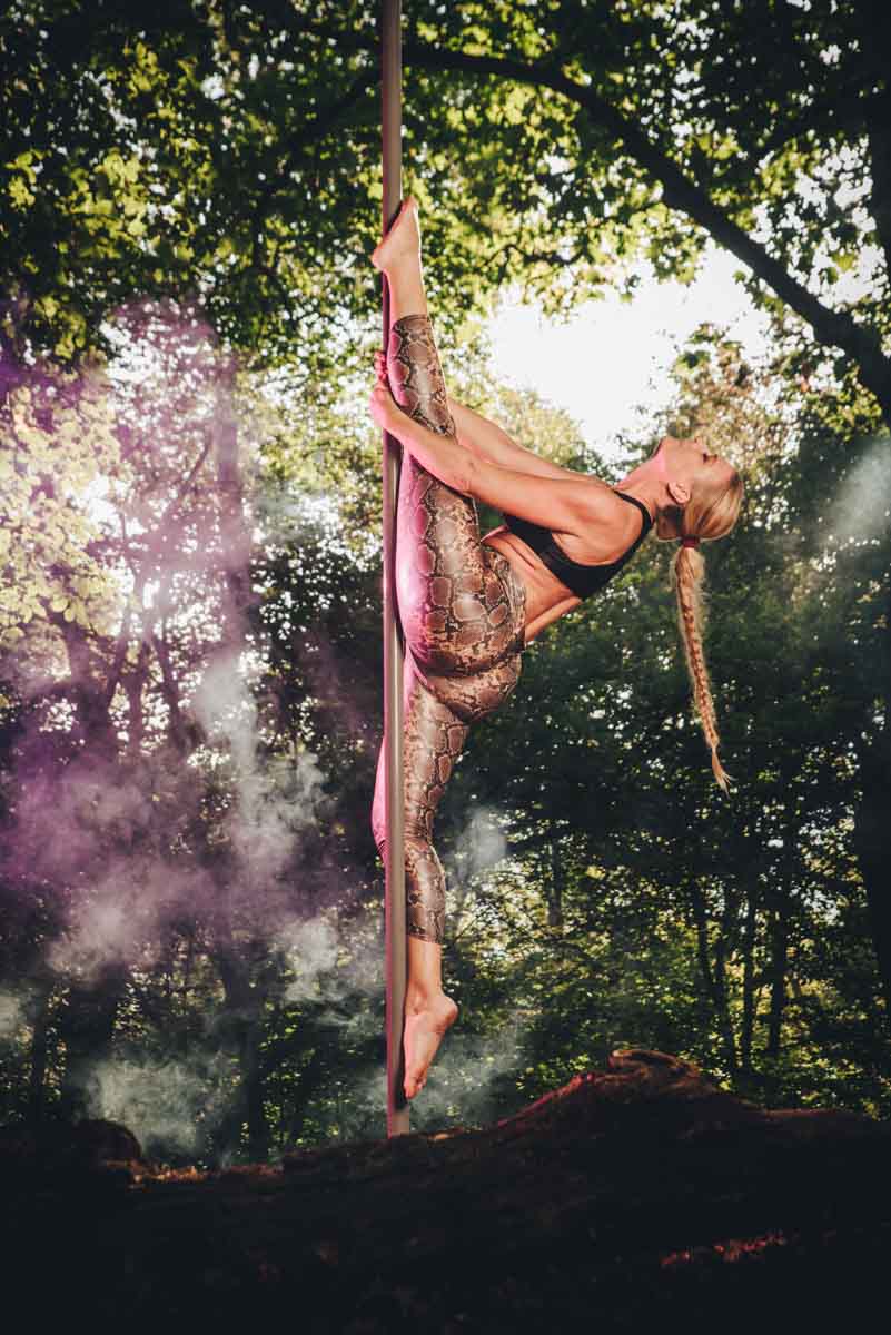 pole_talent_academy_wood_shooting_photographer_como-43 pole_dance_talent_academy_foto_fotografo_como_shooting_ballerina_bosco_como_schignano_valle_intelvi