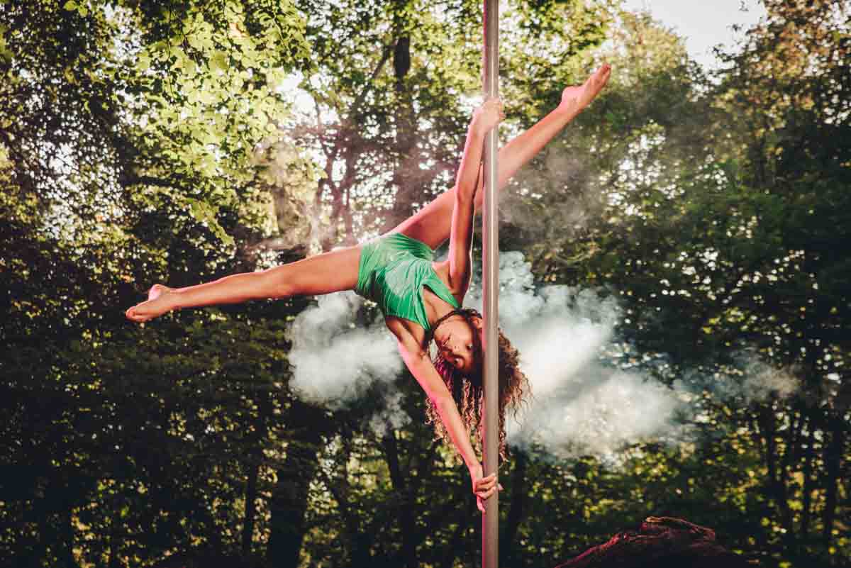 pole_talent_academy_wood_shooting_photographer_como-44 pole_dance_talent_academy_foto_fotografo_como_shooting_ballerina_bosco_como_schignano_valle_intelvi