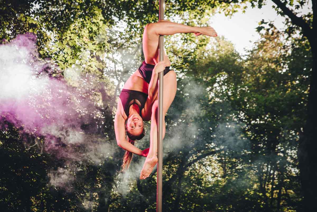 pole_talent_academy_wood_shooting_photographer_como-46 pole_dance_talent_academy_foto_fotografo_como_shooting_ballerina_bosco_como_schignano_valle_intelvi