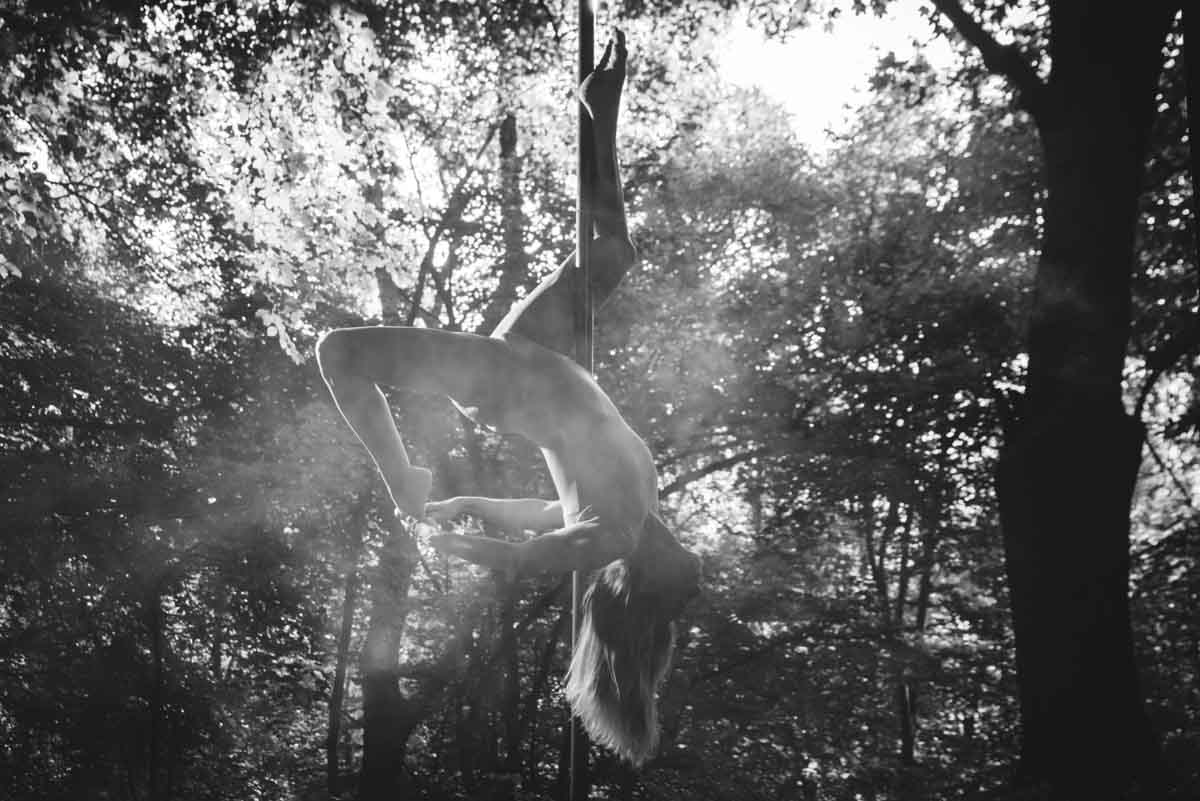 pole_talent_academy_wood_shooting_photographer_como-48 pole_dance_talent_academy_foto_fotografo_como_shooting_ballerina_bosco_como_schignano_valle_intelvi
