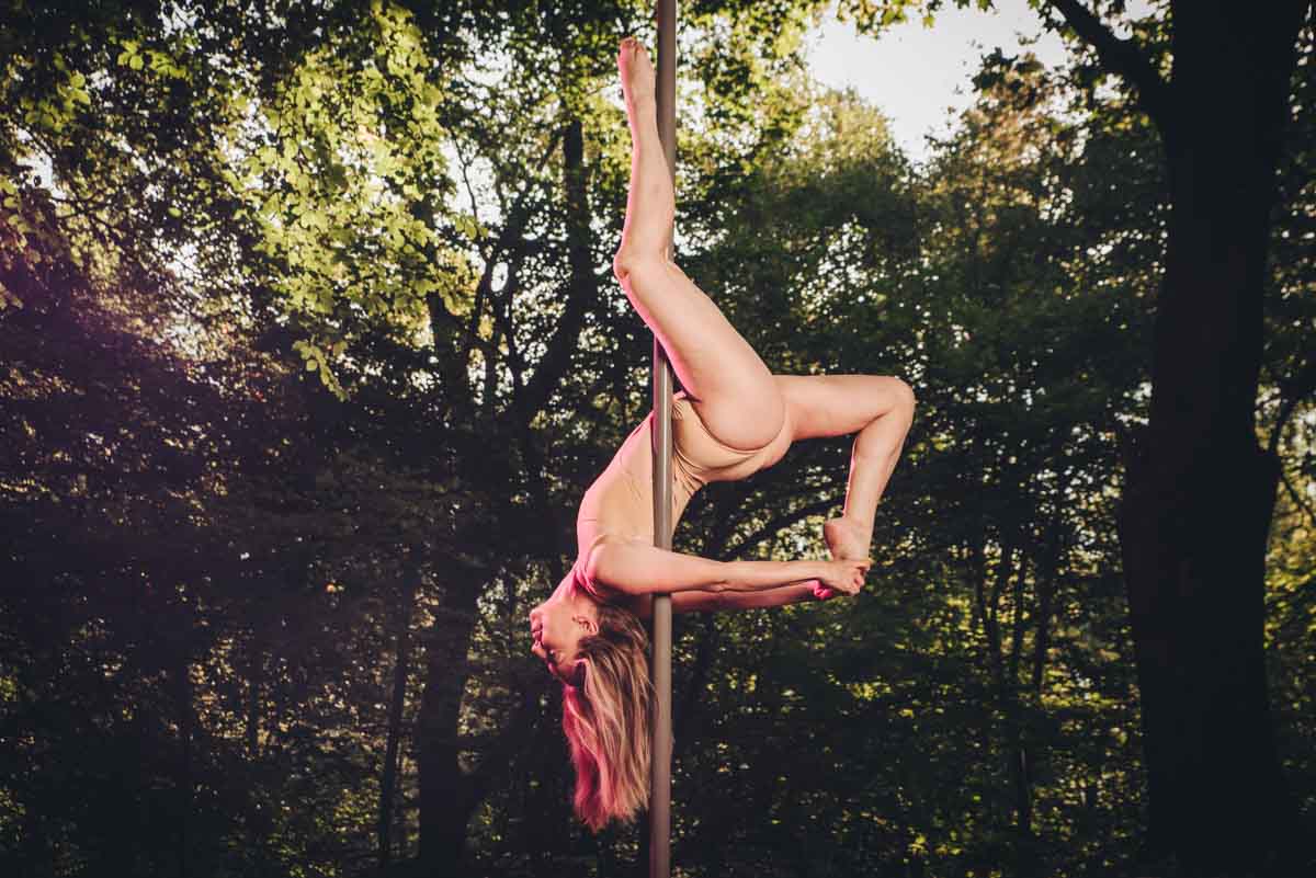 pole_talent_academy_wood_shooting_photographer_como-49 pole_dance_talent_academy_foto_fotografo_como_shooting_ballerina_bosco_como_schignano_valle_intelvi