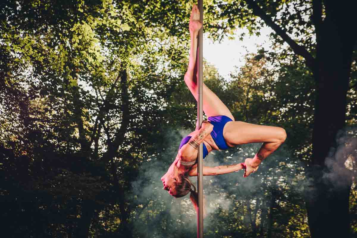 pole_talent_academy_wood_shooting_photographer_como-50 pole_dance_talent_academy_foto_fotografo_como_shooting_ballerina_bosco_como_schignano_valle_intelvi