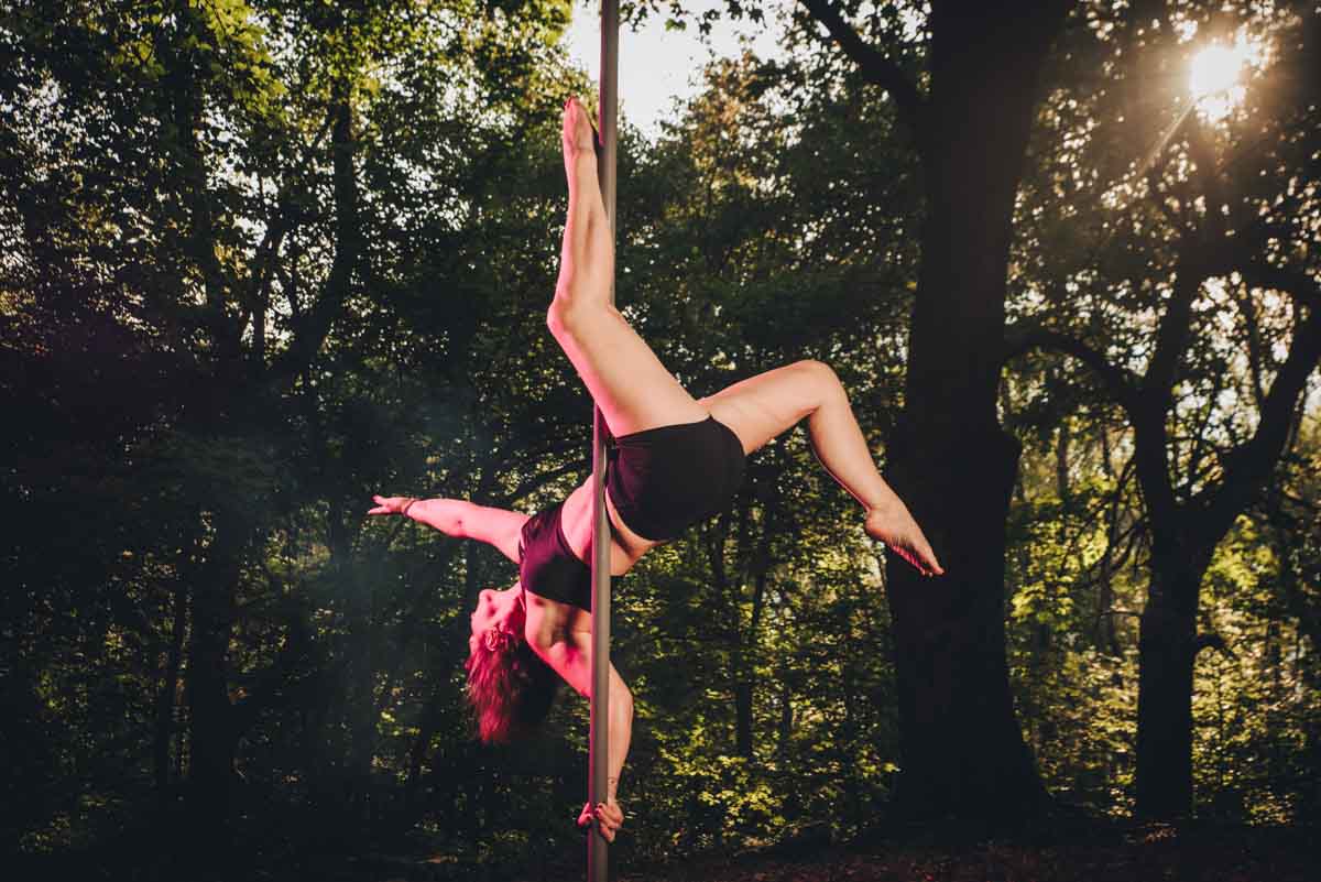 pole_talent_academy_wood_shooting_photographer_como-51 pole_dance_talent_academy_foto_fotografo_como_shooting_ballerina_bosco_como_schignano_valle_intelvi