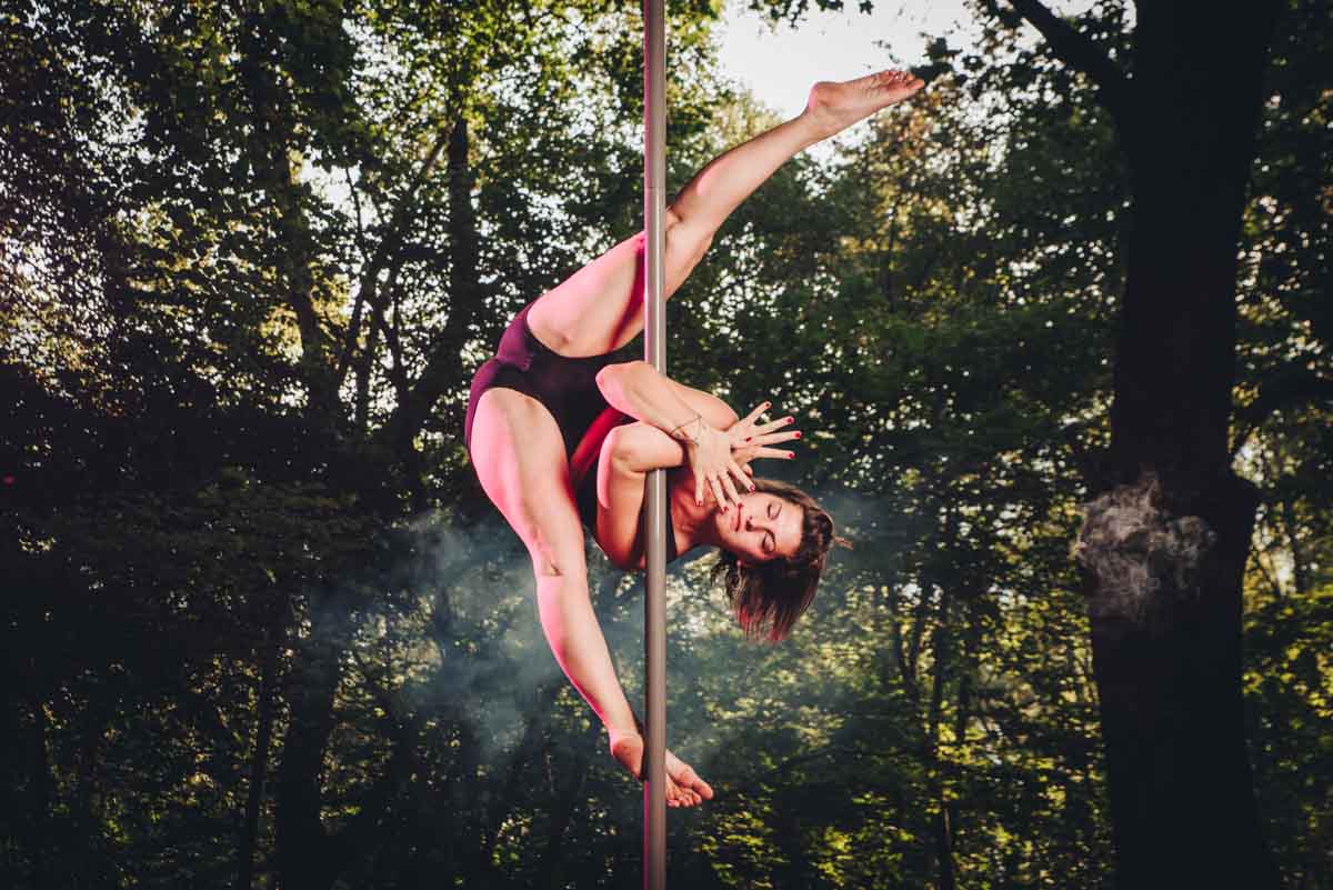 pole_talent_academy_wood_shooting_photographer_como-52 pole_dance_talent_academy_foto_fotografo_como_shooting_ballerina_bosco_como_schignano_valle_intelvi
