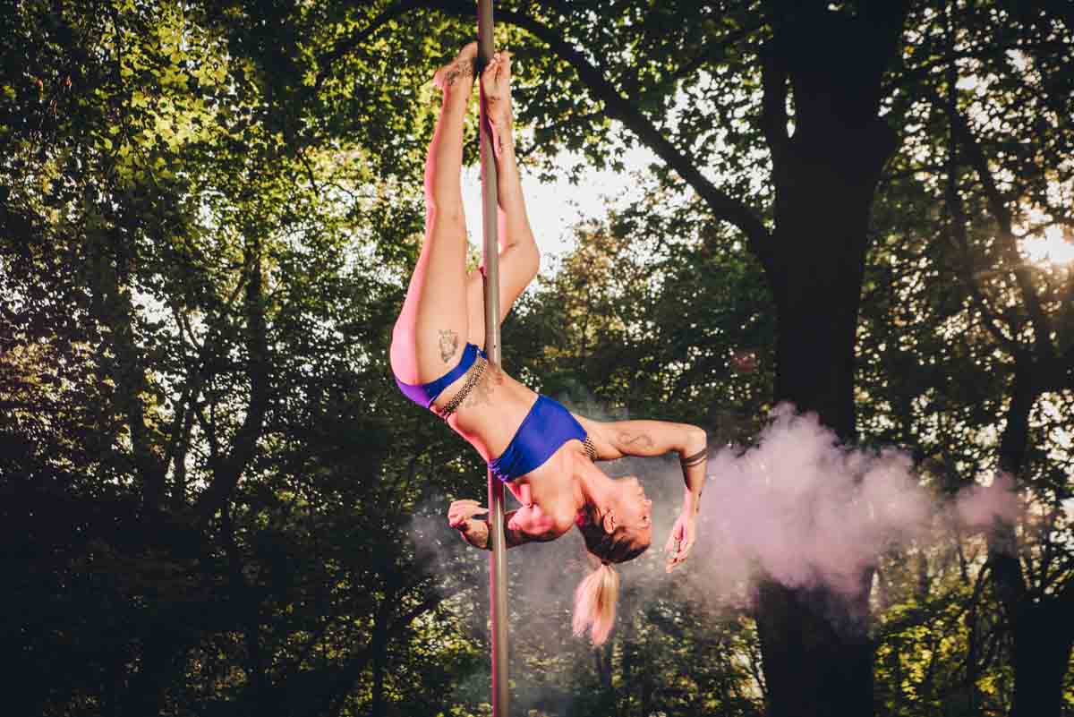 pole_talent_academy_wood_shooting_photographer_como-54 pole_dance_talent_academy_foto_fotografo_como_shooting_ballerina_bosco_como_schignano_valle_intelvi