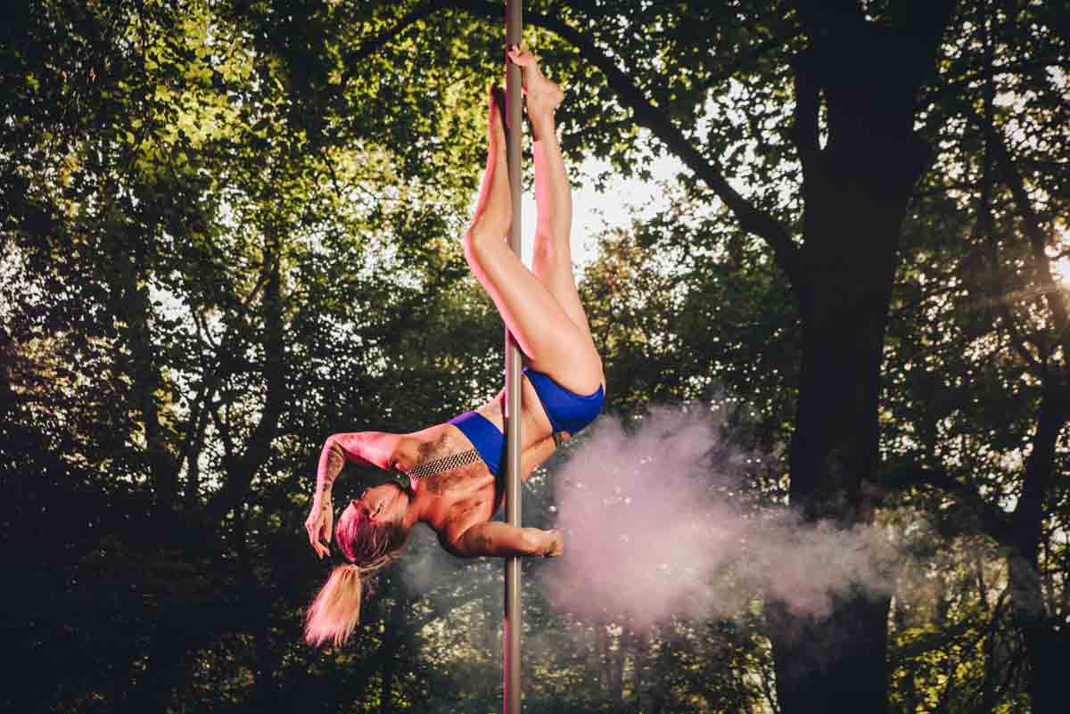 pole_talent_academy_wood_shooting_photographer_como-55 pole_dance_talent_academy_foto_fotografo_como_shooting_ballerina_bosco_como_schignano_valle_intelvi