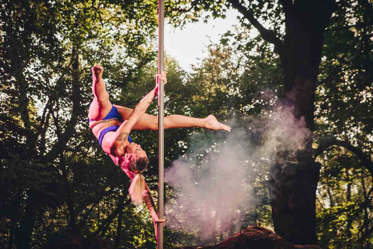 pole_talent_academy_wood_shooting_photographer_como-56 pole_dance_talent_academy_foto_fotografo_como_shooting_ballerina_bosco_como_schignano_valle_intelvi
