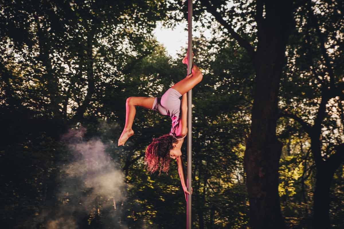 pole_talent_academy_wood_shooting_photographer_como-58 pole_dance_talent_academy_foto_fotografo_como_shooting_ballerina_bosco_como_schignano_valle_intelvi
