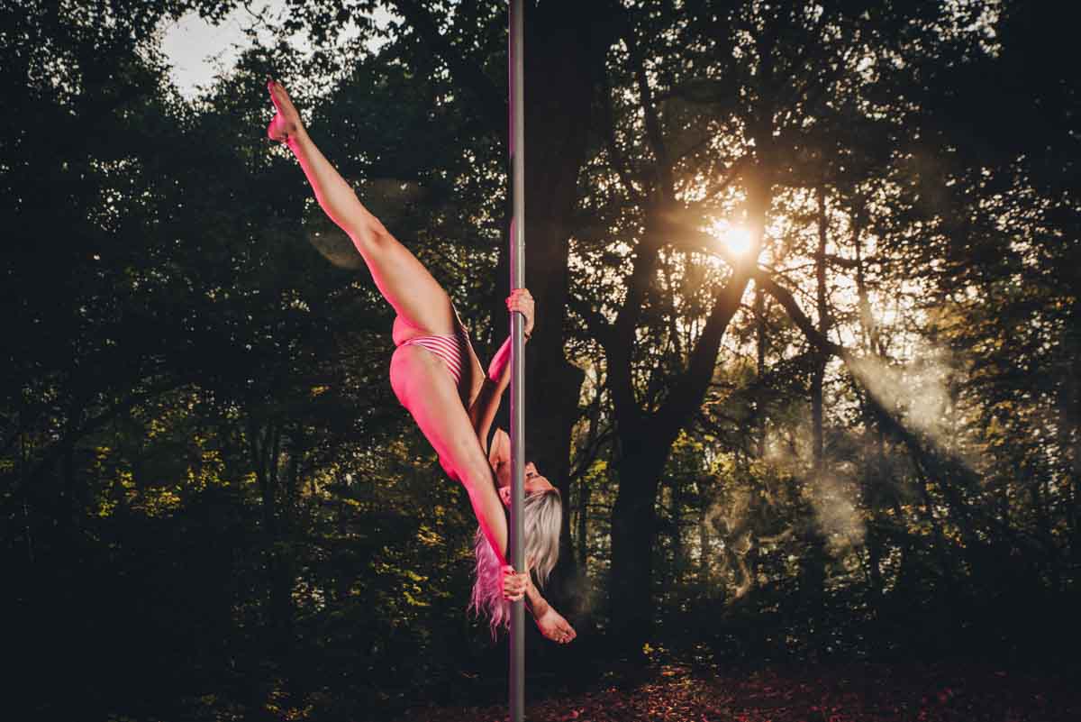 pole_talent_academy_wood_shooting_photographer_como-59 pole_dance_talent_academy_foto_fotografo_como_shooting_ballerina_bosco_como_schignano_valle_intelvi