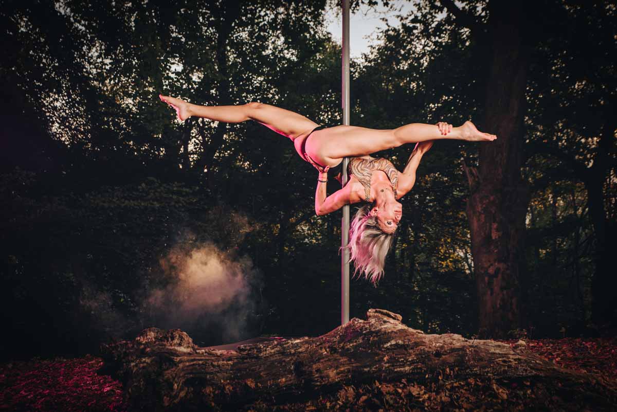 pole_talent_academy_wood_shooting_photographer_como-60 pole_dance_talent_academy_foto_fotografo_como_shooting_ballerina_bosco_como_schignano_valle_intelvi