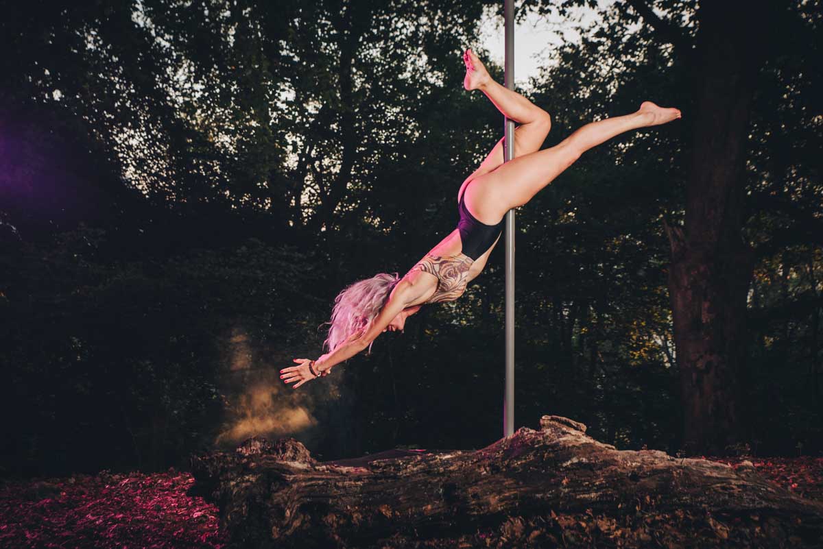 pole_talent_academy_wood_shooting_photographer_como-61 pole_dance_talent_academy_foto_fotografo_como_shooting_ballerina_bosco_como_schignano_valle_intelvi