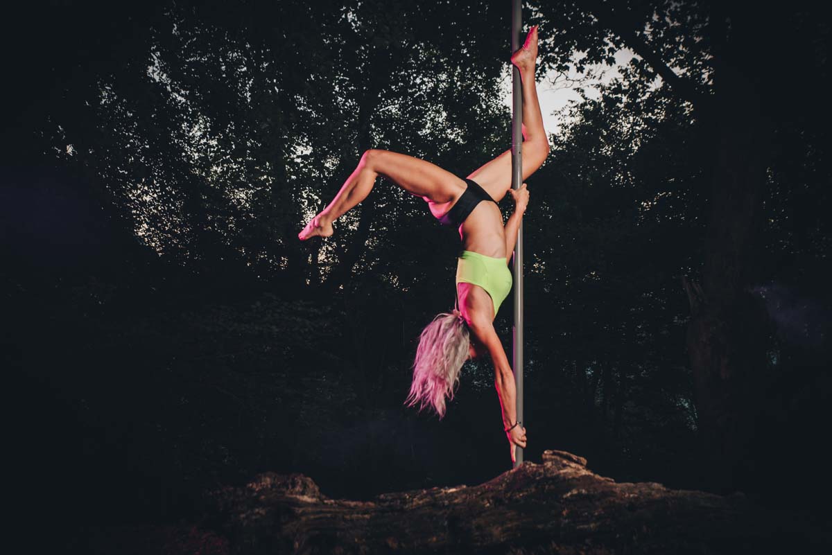 pole_talent_academy_wood_shooting_photographer_como-62 pole_dance_talent_academy_foto_fotografo_como_shooting_ballerina_bosco_como_schignano_valle_intelvi