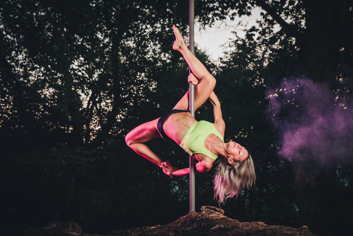 pole_talent_academy_wood_shooting_photographer_como-63 pole_dance_talent_academy_foto_fotografo_como_shooting_ballerina_bosco_como_schignano_valle_intelvi