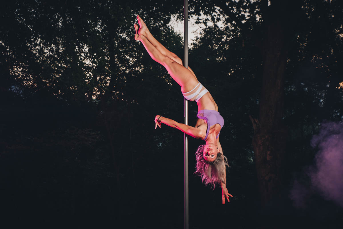 pole_talent_academy_wood_shooting_photographer_como-65 pole_dance_talent_academy_foto_fotografo_como_shooting_ballerina_bosco_como_schignano_valle_intelvi