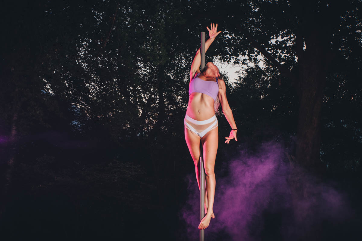 pole_talent_academy_wood_shooting_photographer_como-68 pole_dance_talent_academy_foto_fotografo_como_shooting_ballerina_bosco_como_schignano_valle_intelvi