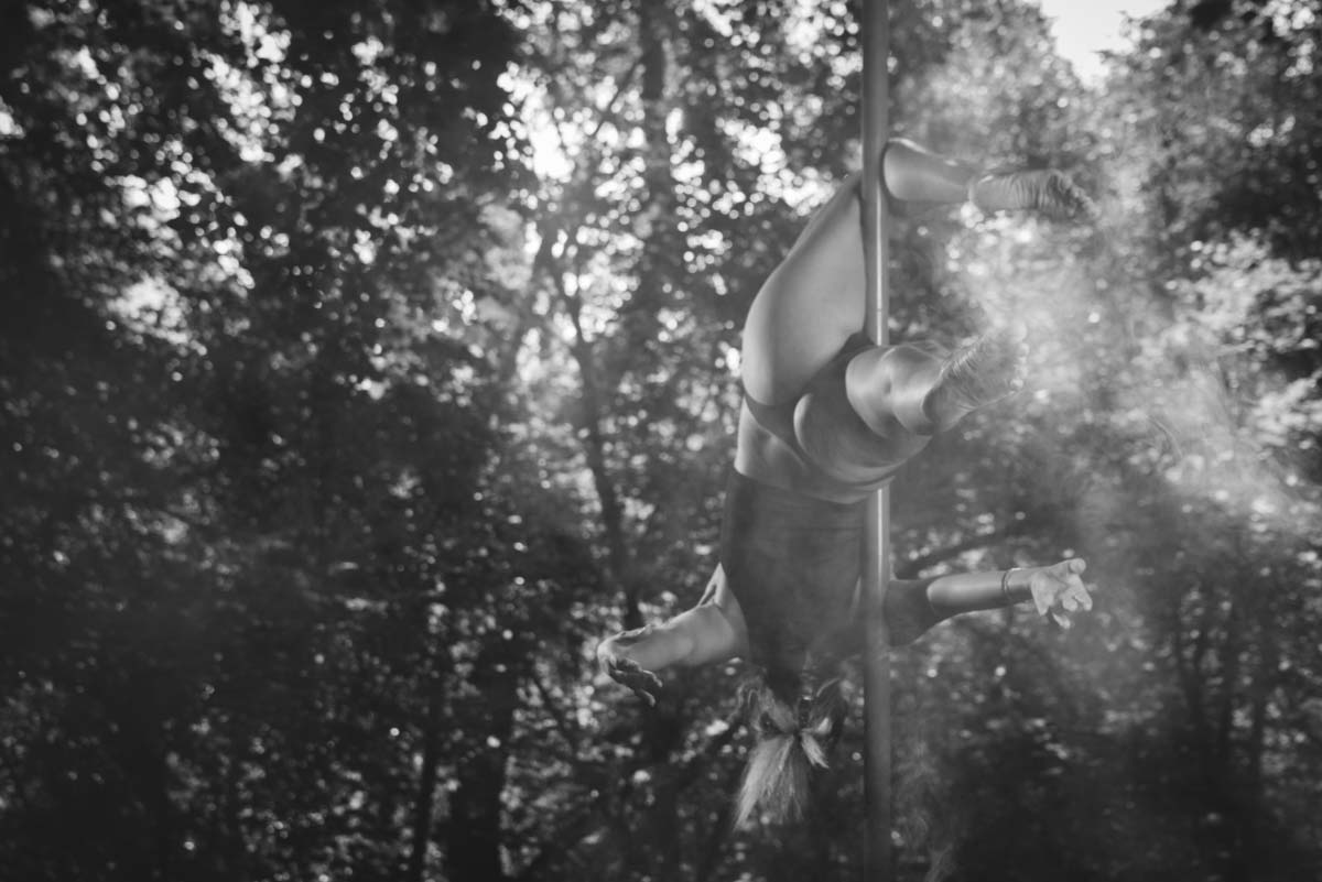 pole_talent_academy_wood_shooting_photographer_como-7 pole_dance_talent_academy_foto_fotografo_como_shooting_ballerina_bosco_como_schignano_valle_intelvi