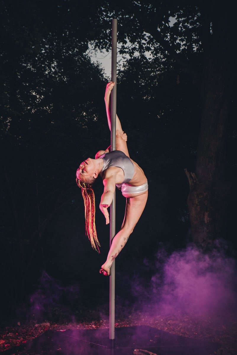 pole_talent_academy_wood_shooting_photographer_como-71 pole_dance_talent_academy_foto_fotografo_como_shooting_ballerina_bosco_como_schignano_valle_intelvi