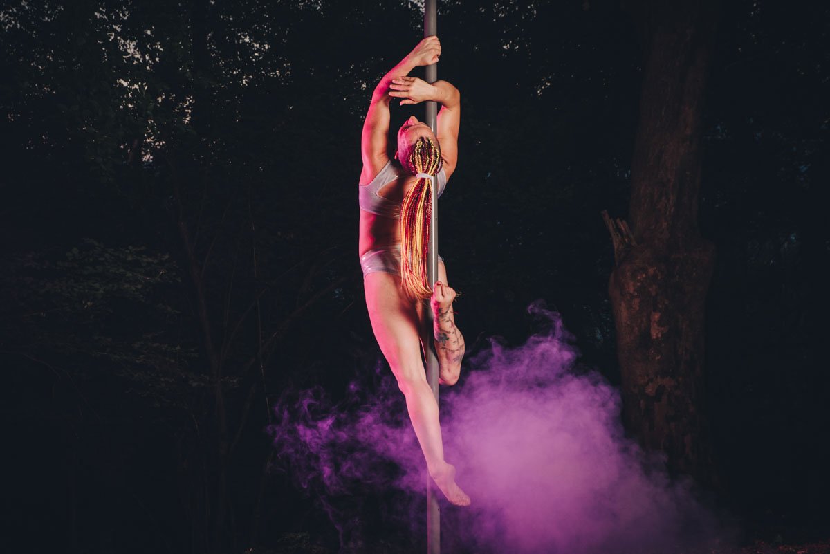 pole_talent_academy_wood_shooting_photographer_como-73 pole_dance_talent_academy_foto_fotografo_como_shooting_ballerina_bosco_como_schignano_valle_intelvi