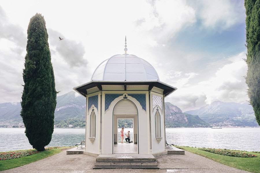 Proposta Di Matrimonio Sotto La Cupola Di Villa Melzi A Bellagio Proposta Di Matrimonio Sotto La Cupola Di Villa Melzi A Bellagio in uno scenario da fiaba