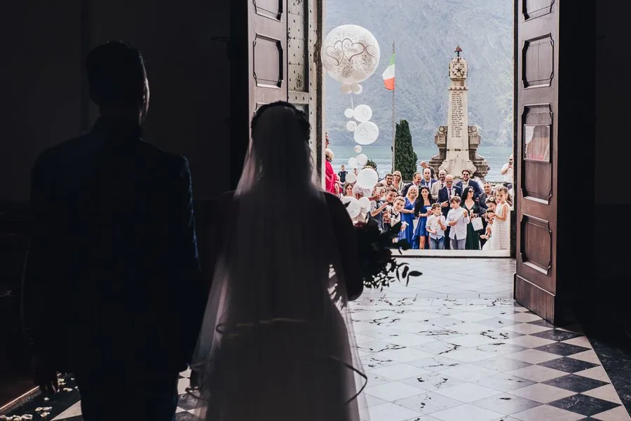 Guests Waits Newlyweds To Throw Rice